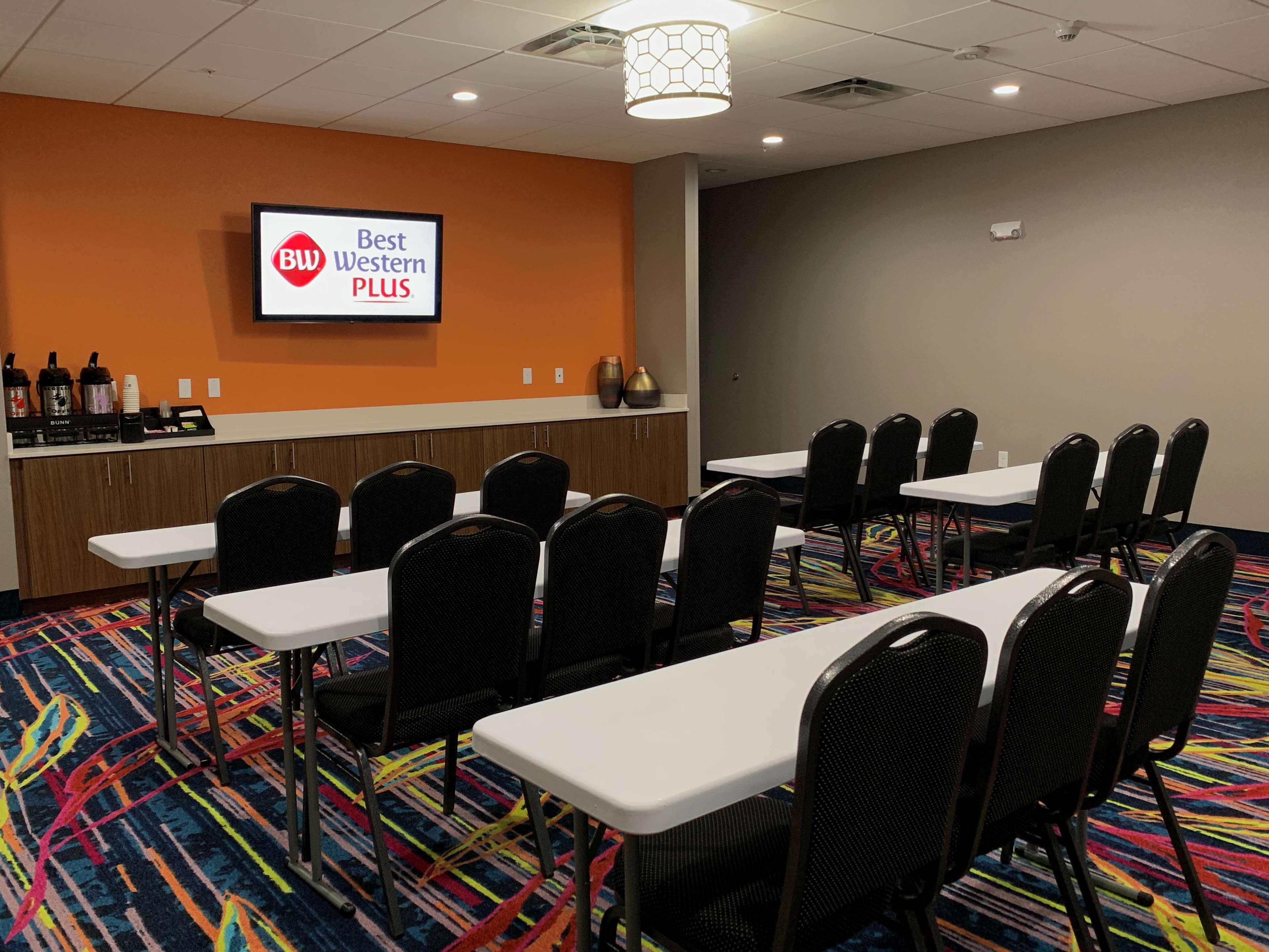 Best Western Plus Coweta'S 1St Hotel Екстериор снимка