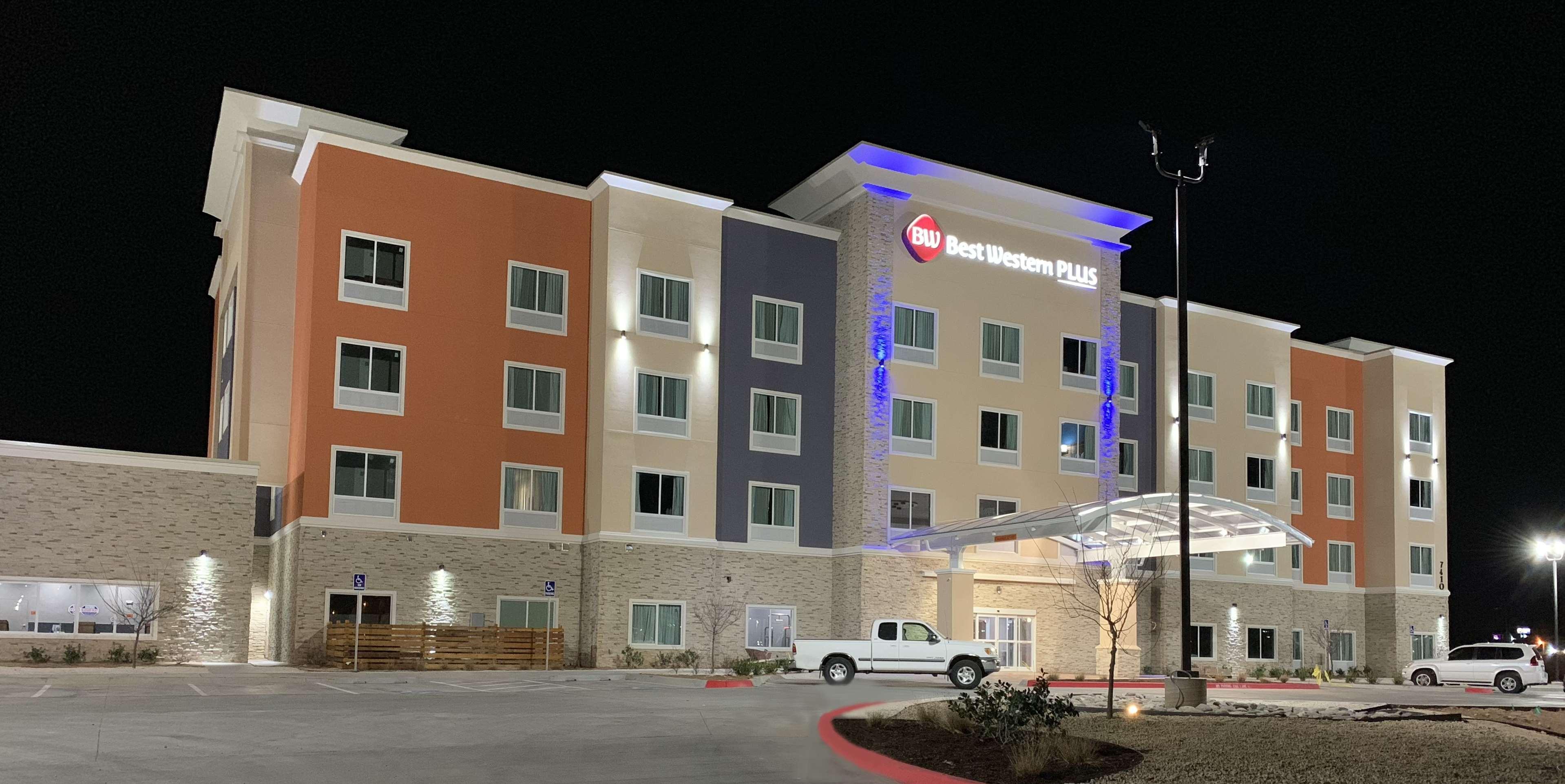 Best Western Plus Coweta'S 1St Hotel Екстериор снимка
