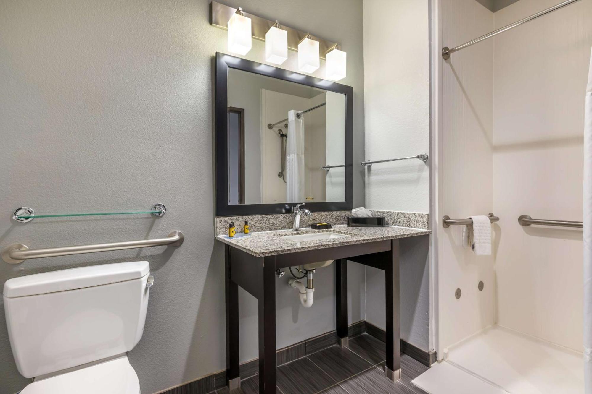 Best Western Plus Coweta'S 1St Hotel Екстериор снимка