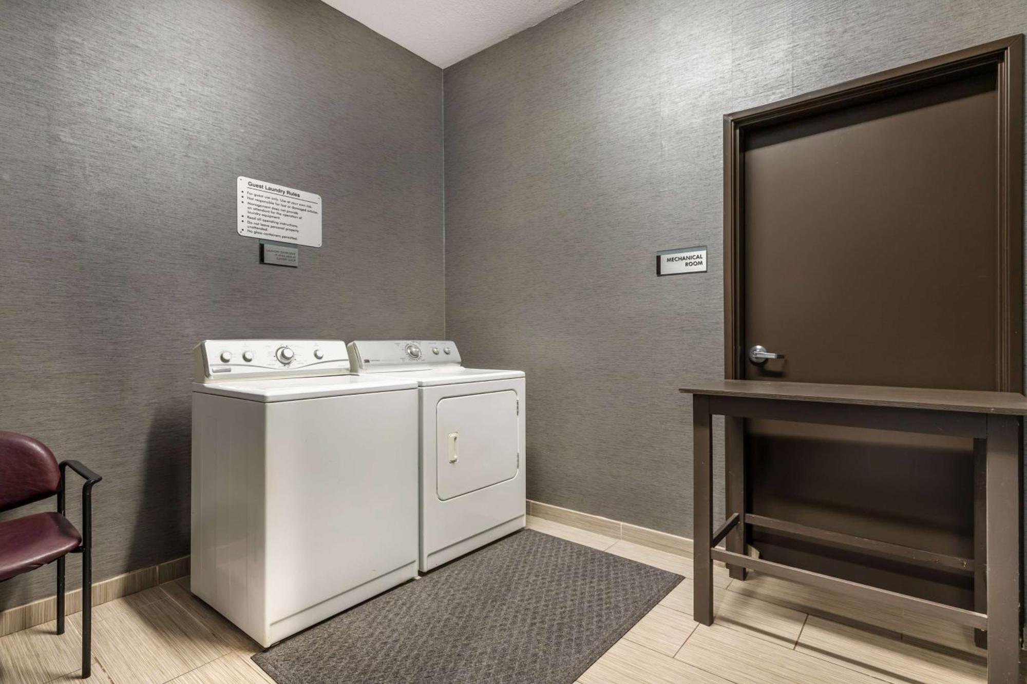 Best Western Plus Coweta'S 1St Hotel Екстериор снимка