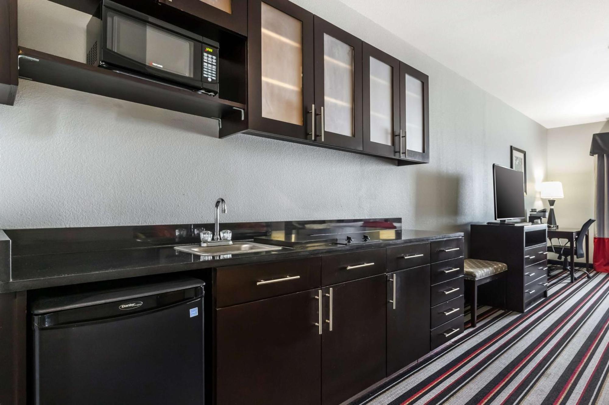 Best Western Plus Coweta'S 1St Hotel Екстериор снимка