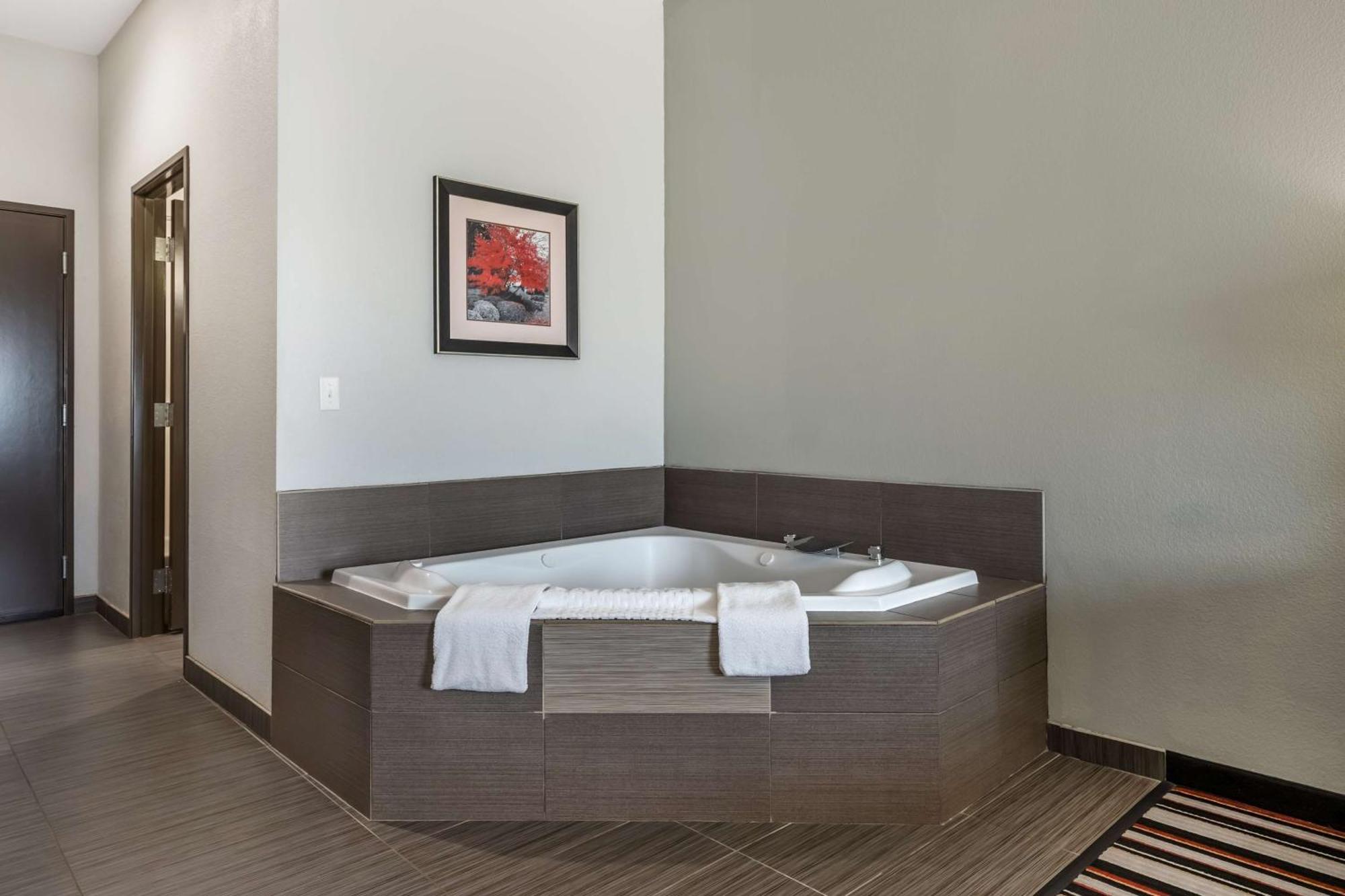 Best Western Plus Coweta'S 1St Hotel Екстериор снимка
